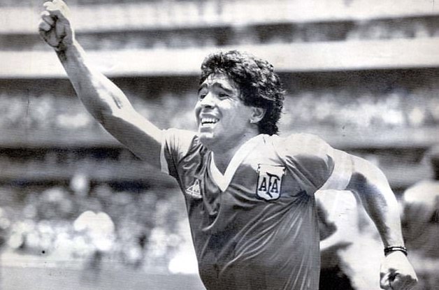 叫你不道歉！希尔顿拒绝与马拉多纳握手