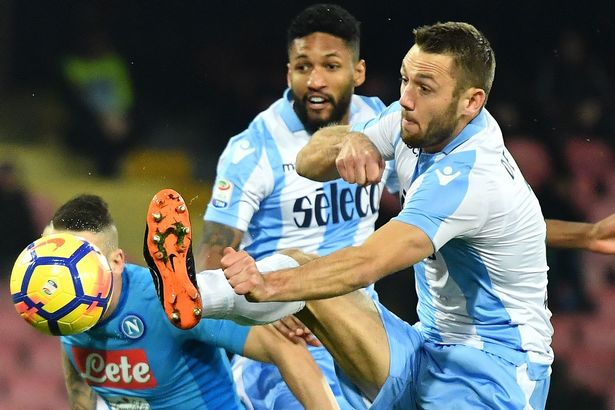 镜报：多支英超豪门今夏将竞争荷兰中卫德弗里