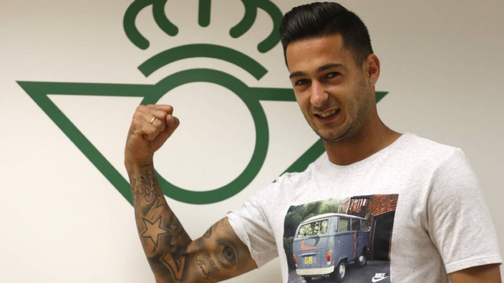 贝蒂斯前锋建议师弟：去豪门前先看看塞瓦略斯的遭遇