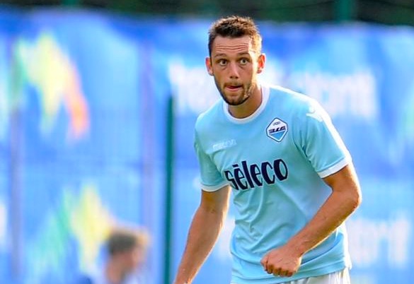 拉齐奥教练队友谈德弗里：他为我们奋战到了最后