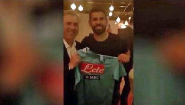花式“官宣”，安切洛蒂与迭戈-科斯塔手持那不勒斯球衣合影