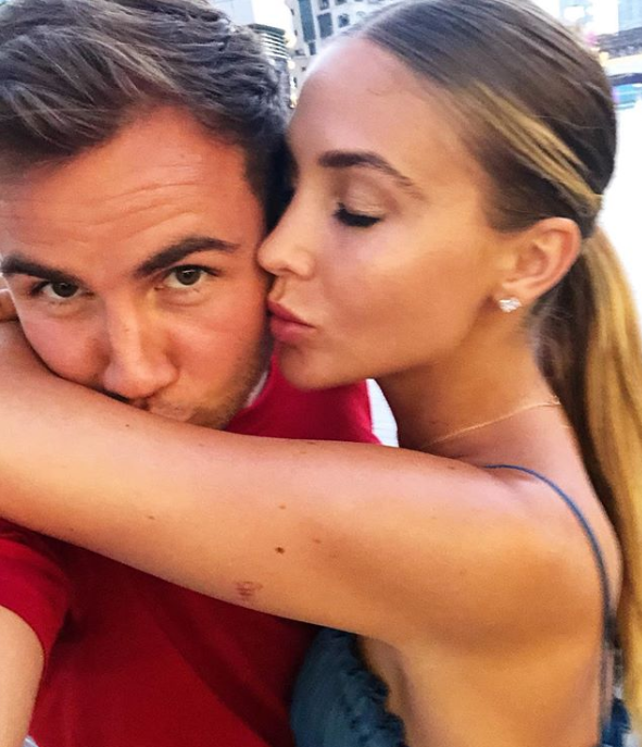 享受假期！多特蒙德球星格策与妻子在迪拜度假