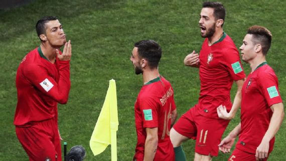 ESPN：回应梅西？C罗庆祝动作暗示自己才是历史最佳