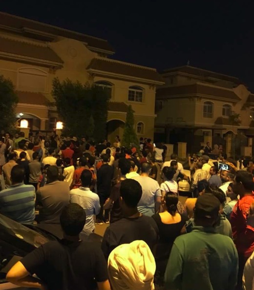 住宅地址泄露，萨拉赫并不生气，出门为球迷签名