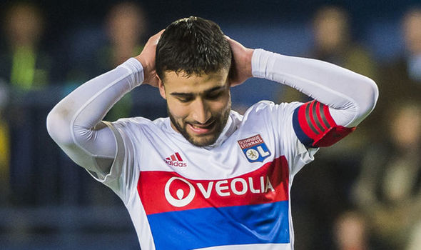 队报：费基尔已选好球衣号码，利物浦借其医疗史重新谈判