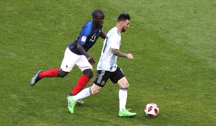 GIF：体力槽空了！梅西人球分过打门被扑