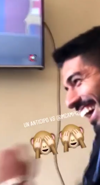 苏亚雷斯和队友玩FIFA，选利物浦8-2击败巴萨