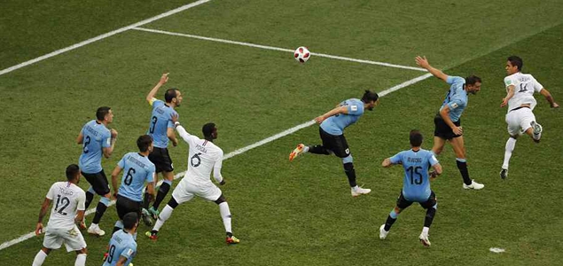 半场：瓦拉内头球破门洛里救险，法国1-0乌拉圭