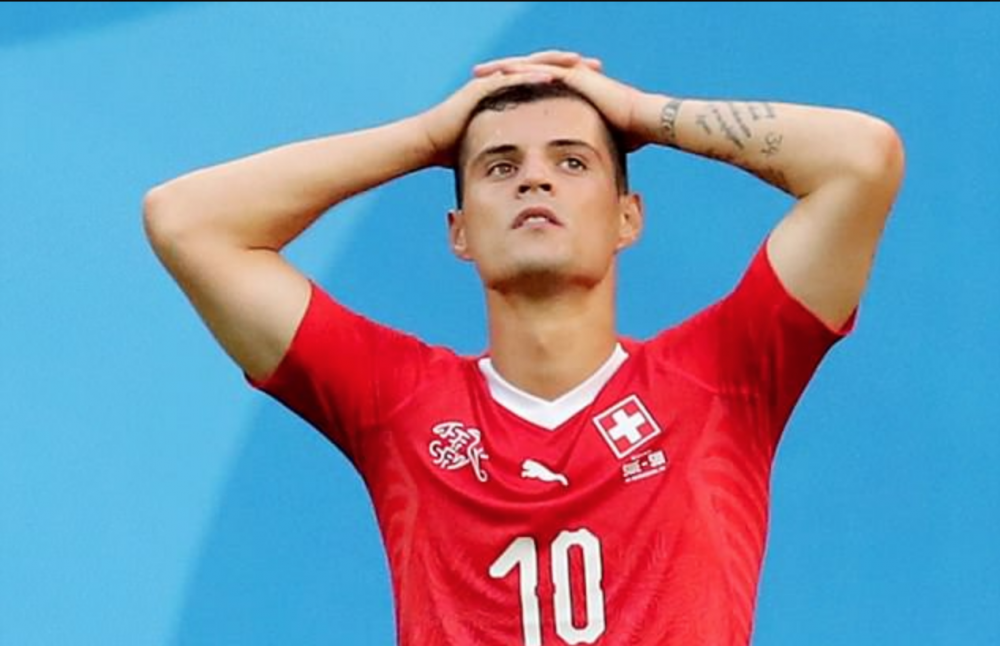 菲尔-内维尔：扎卡可是个控制型中场啊，完全是个假货