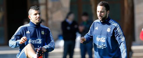 伊瓜因父亲：伊瓜因和阿圭罗合计进600球，为何一个都不上？